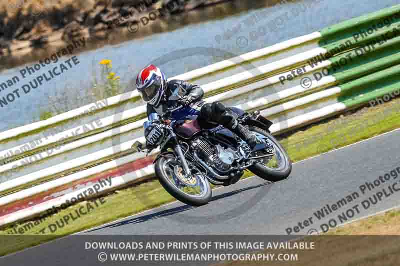 Vintage motorcycle club;eventdigitalimages;mallory park;mallory park trackday photographs;no limits trackdays;peter wileman photography;trackday digital images;trackday photos;vmcc festival 1000 bikes photographs